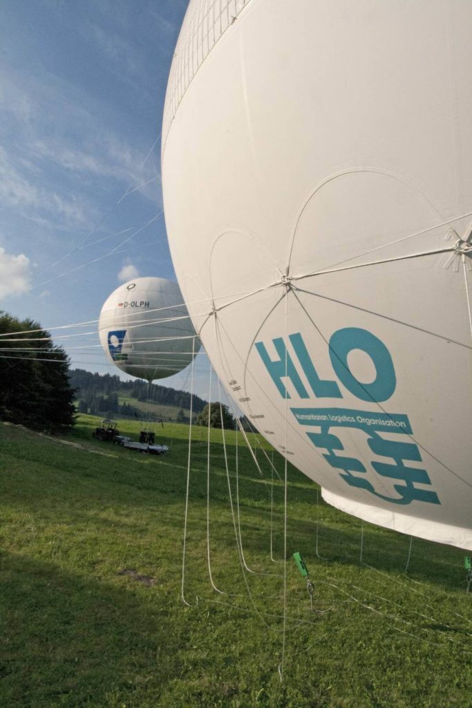 humanilog Uebergabe Ballonsystem Katastrophenhilfe Allgaeu Ballon Nahaufnahme